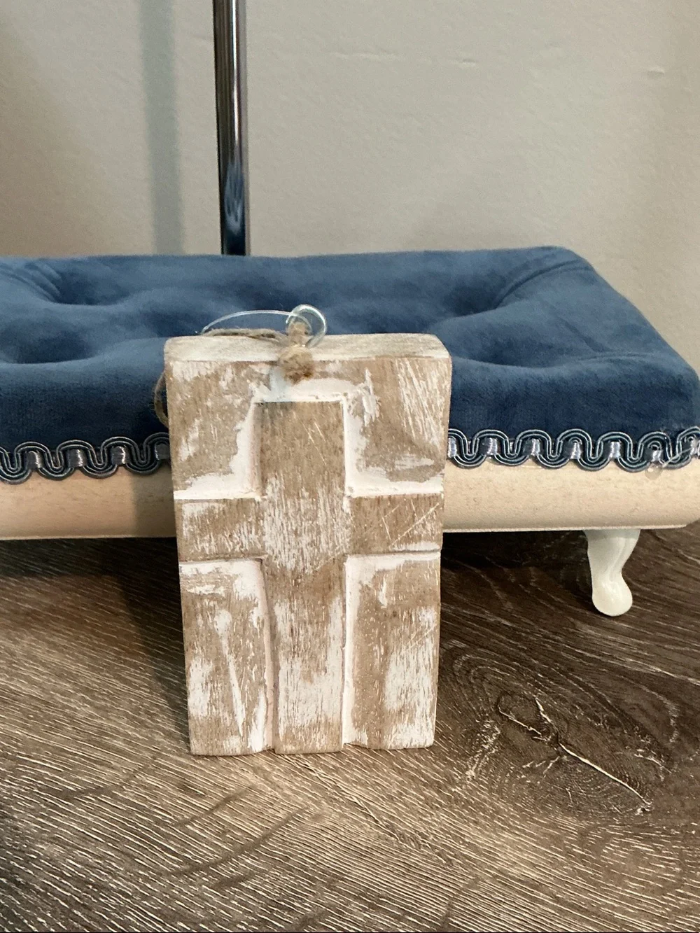 Rustic Whitewashed Wooden Cross Hanging Décor Ornament Hanger Shelf Sitter - Picture 1 of 3
